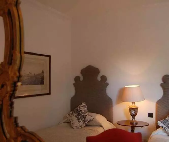 בית מלון כפרי The Royal