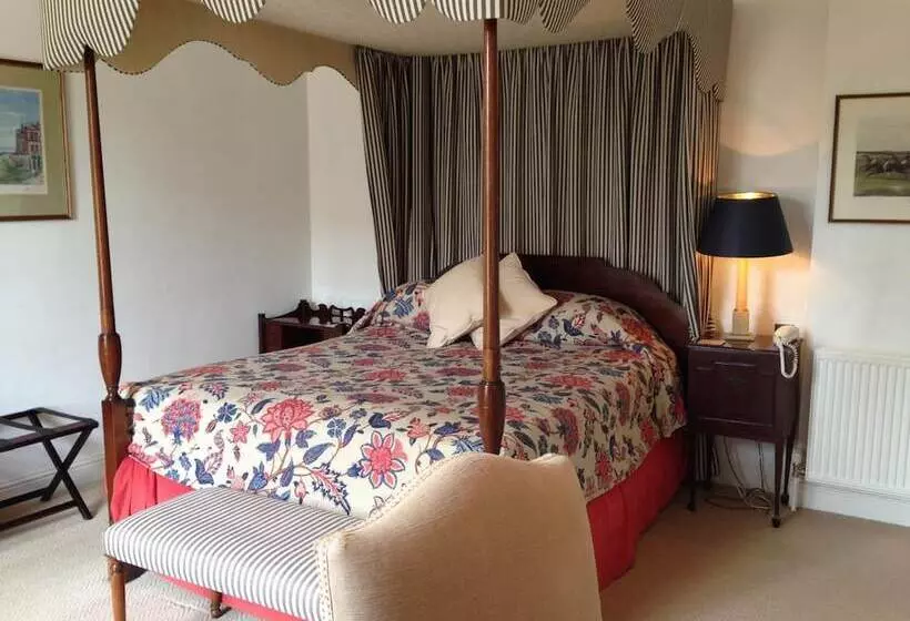 בית מלון כפרי The Royal