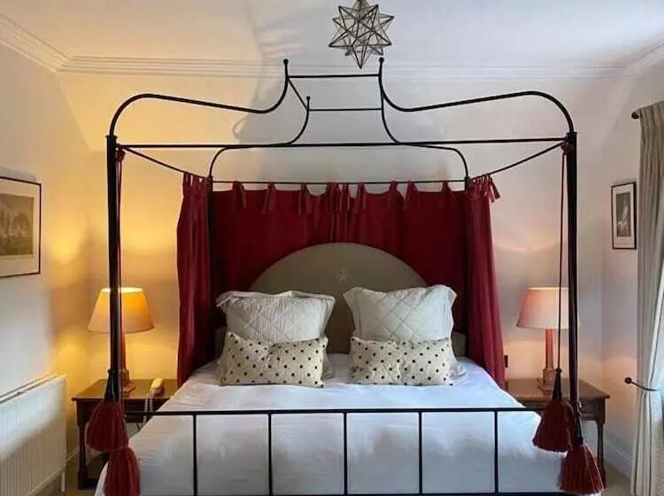 בית מלון כפרי The Royal