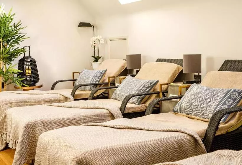 Voco Lythe Hill Hotel & Spa, An Ihg