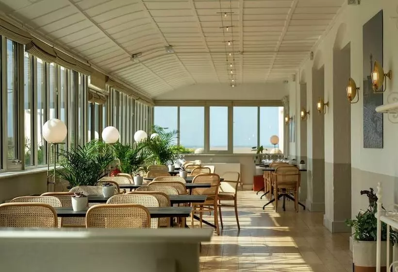 استراحتگاه Moonfleet Manor   A Luxury Family