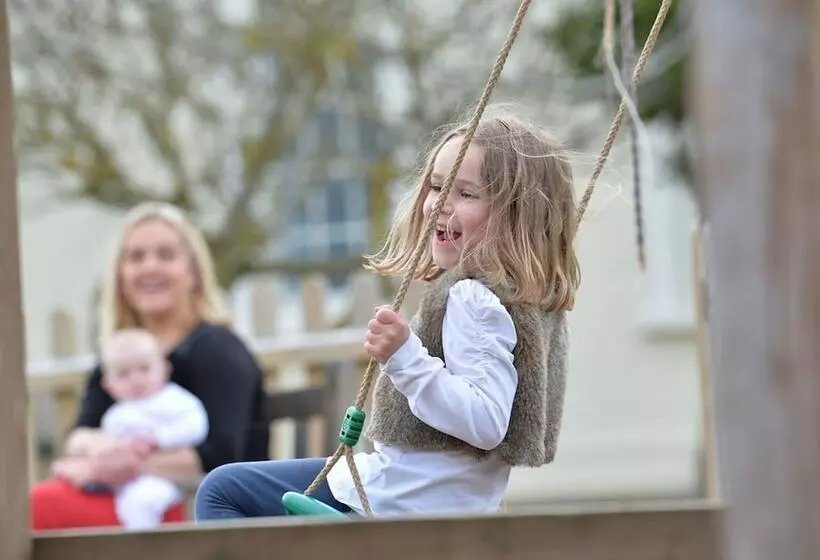 استراحتگاه Moonfleet Manor   A Luxury Family