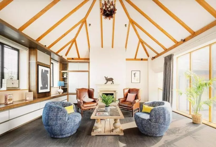 Voco Lythe Hill Hotel & Spa, An Ihg