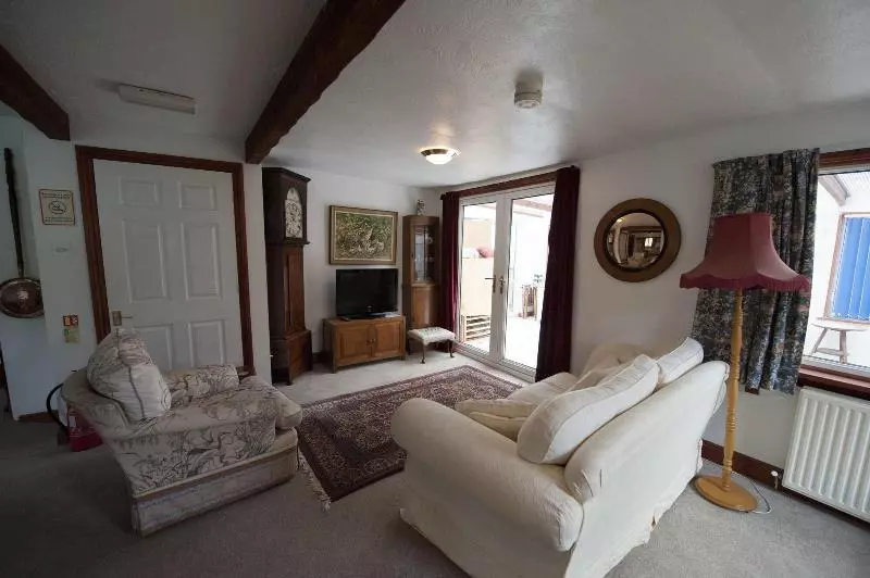 فندق Cwmwennol Country House