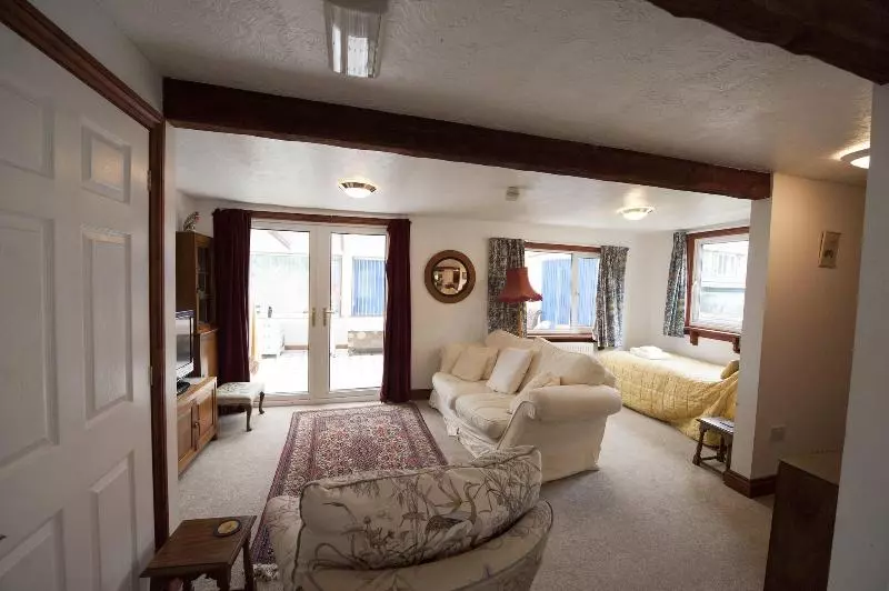 فندق Cwmwennol Country House