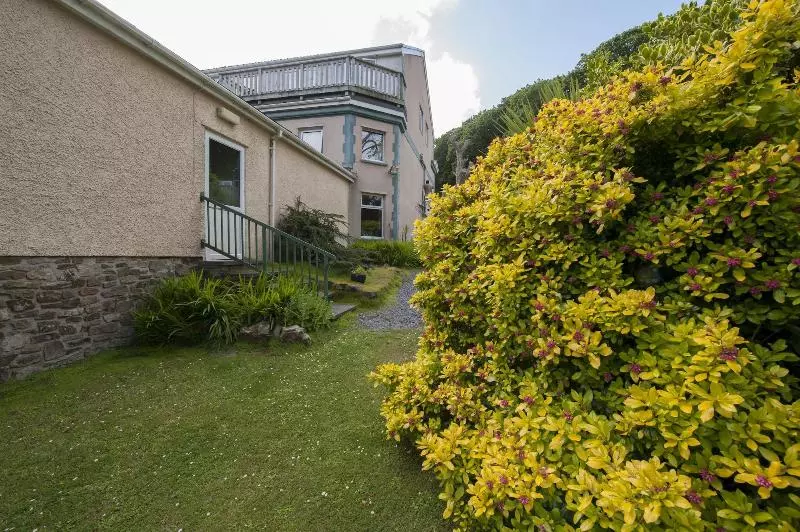 فندق Cwmwennol Country House