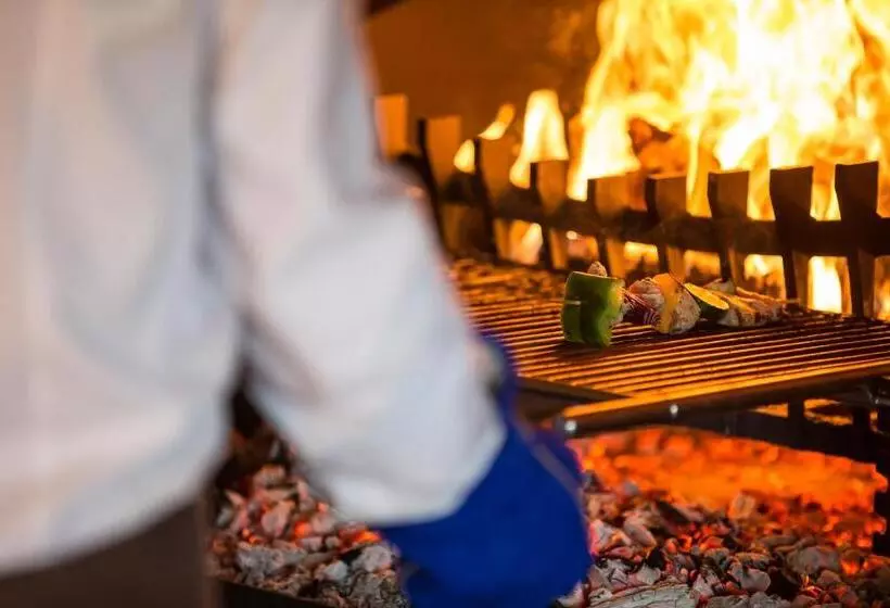 North Lakes Hotel And Spa