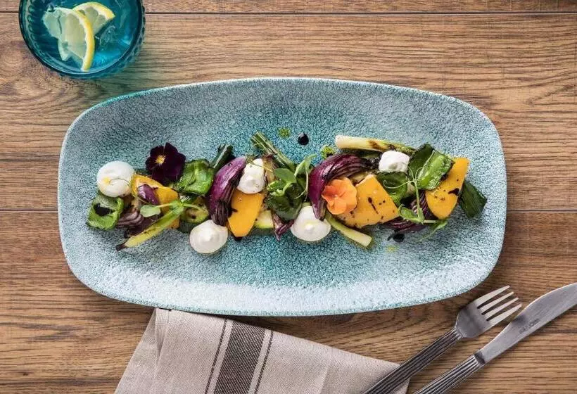 North Lakes Hotel And Spa