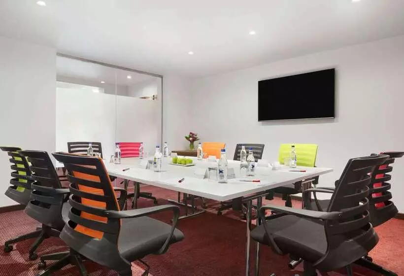 호텔 Ramada Milton Keynes