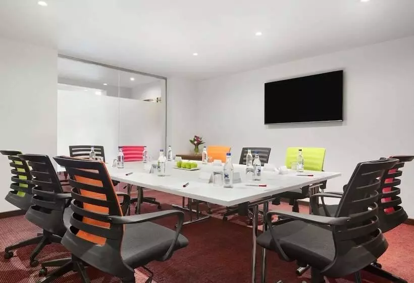 호텔 Ramada Milton Keynes