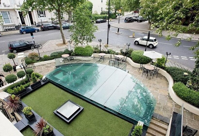 ホテル The Colonnade