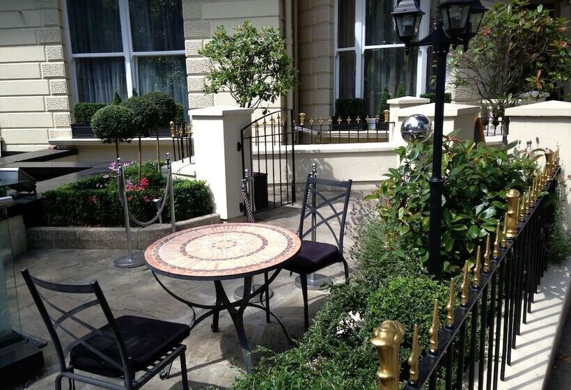 ホテル The Colonnade