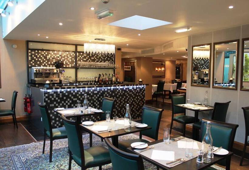 ホテル The Colonnade