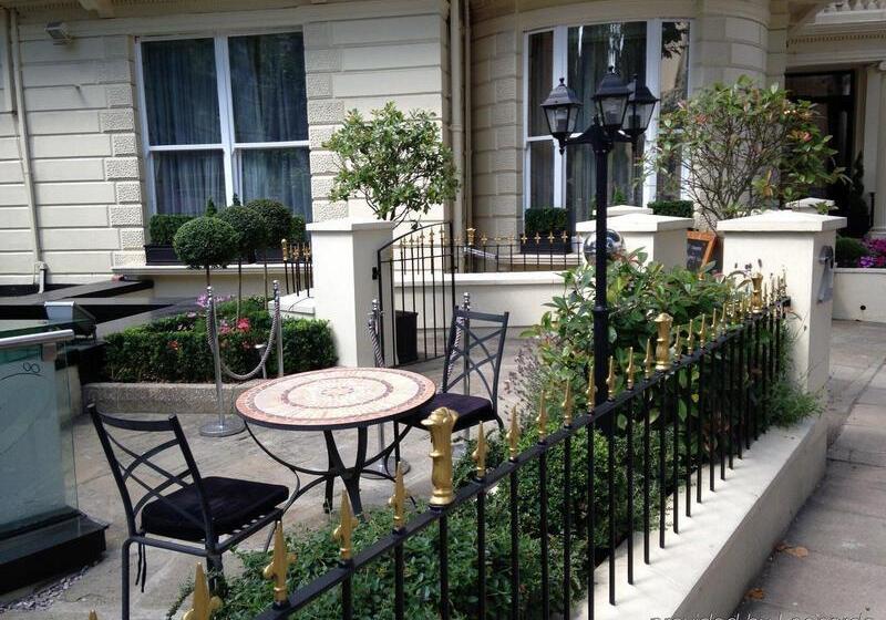 ホテル The Colonnade