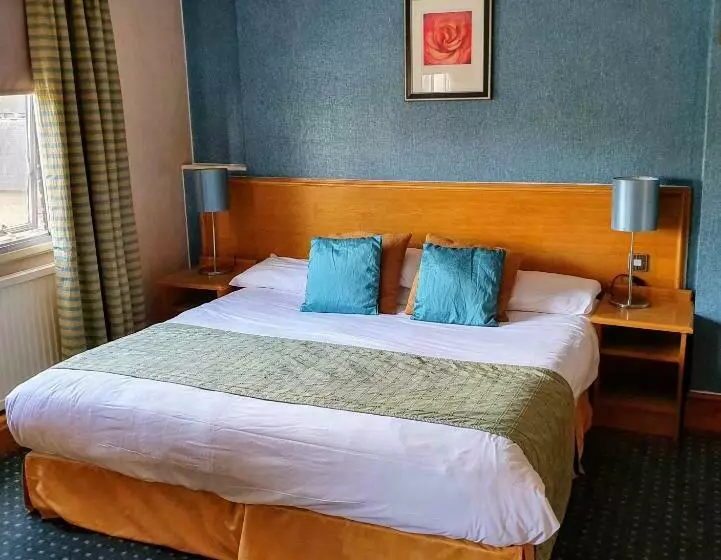 Отель The Strathdon