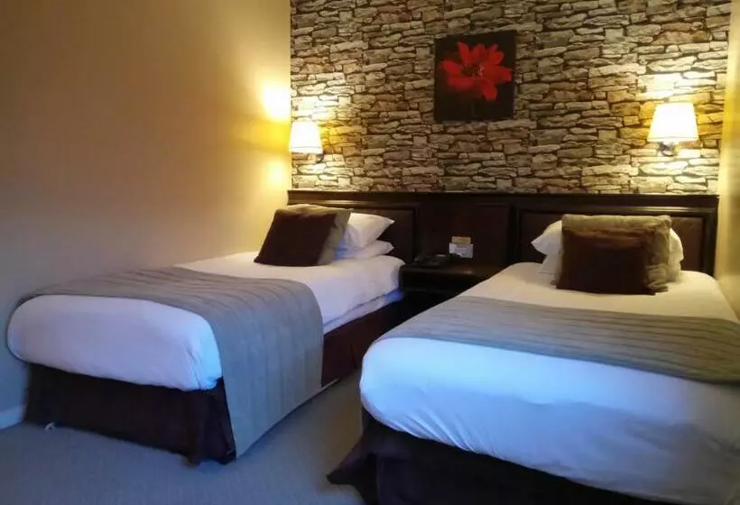 Отель The Strathdon