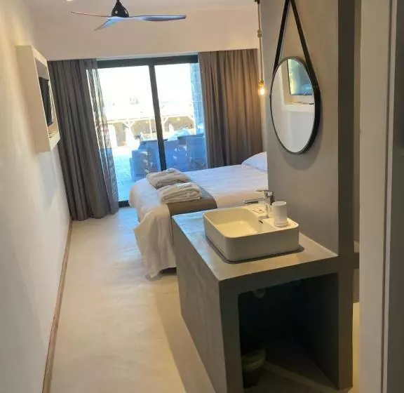 Helios Beach Hotel & Bungalows