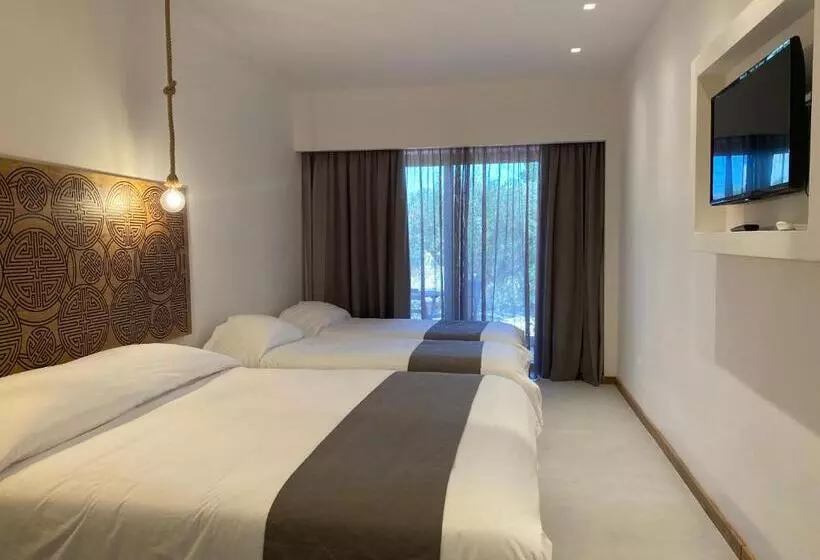 Helios Beach Hotel & Bungalows