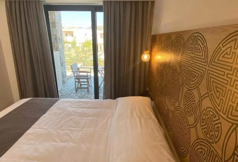 Helios Beach Hotel & Bungalows