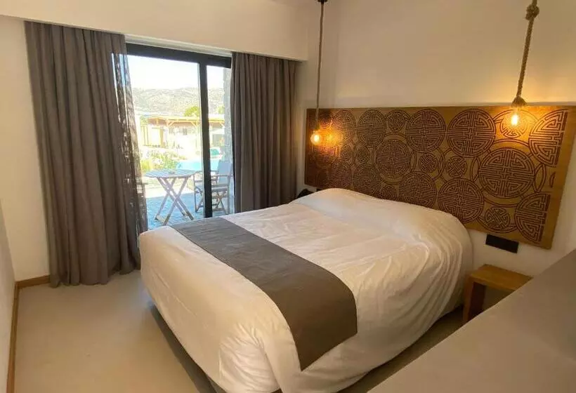 Helios Beach Hotel & Bungalows