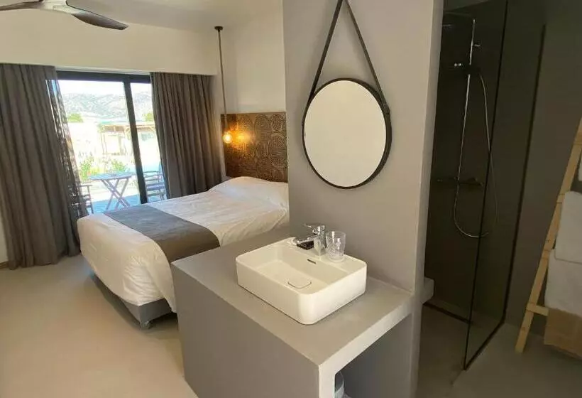 Helios Beach Hotel & Bungalows