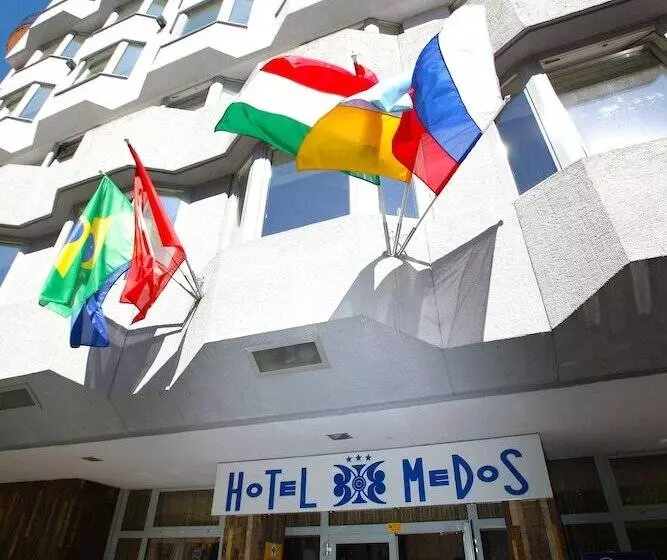 Отель Medos