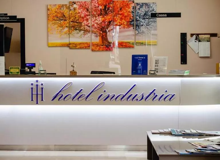 هتل Industria