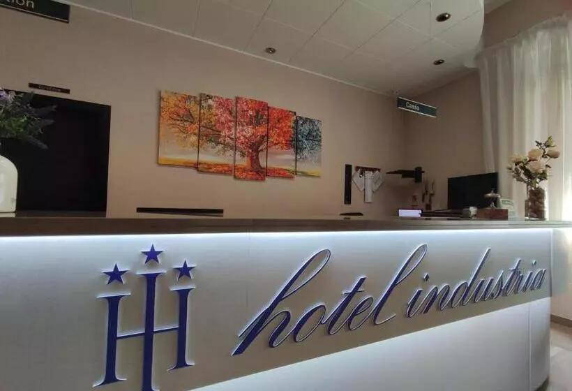 هتل Industria