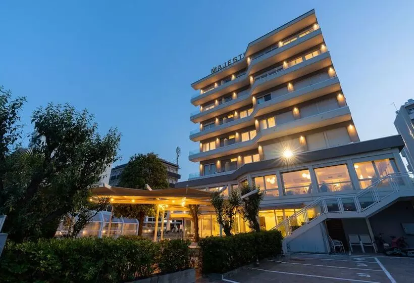 ホテル Majestic