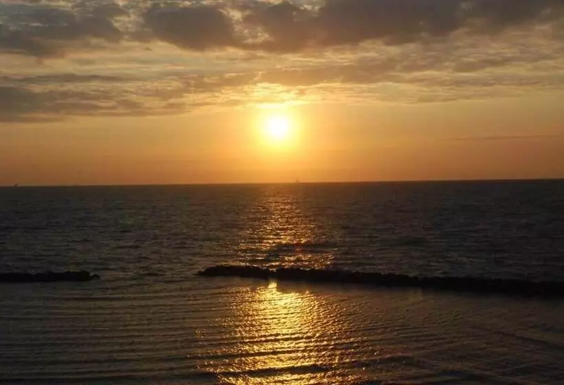 Отель Apollonia