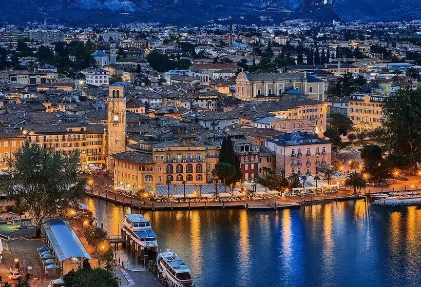 בית מלון כפרי Pinzolodolomiti