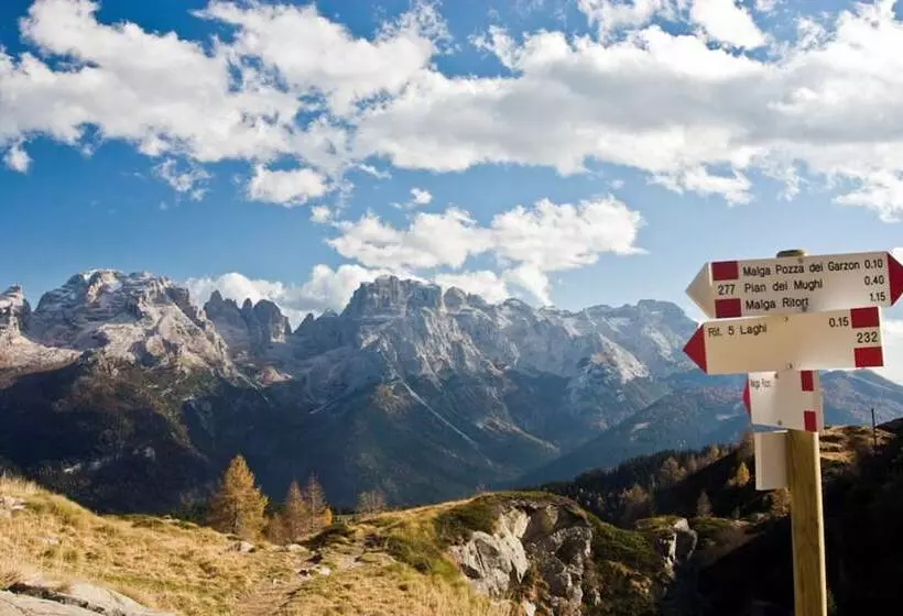 בית מלון כפרי Pinzolodolomiti