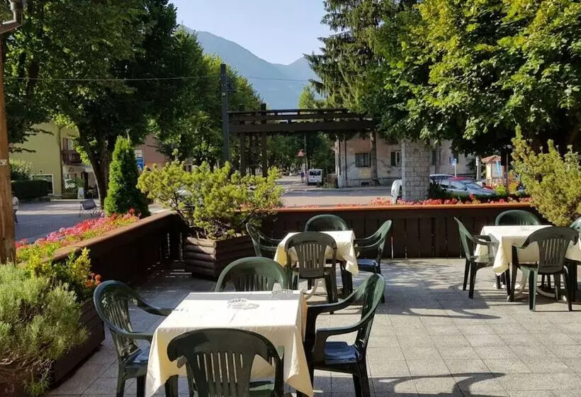 בית מלון כפרי Pinzolodolomiti