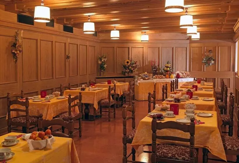 בית מלון כפרי Pinzolodolomiti