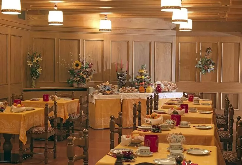 בית מלון כפרי Pinzolodolomiti