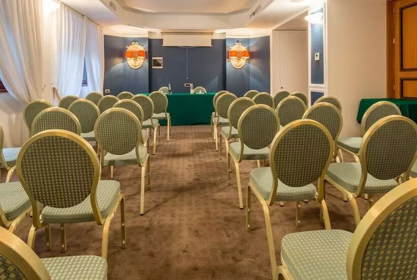 هتل Grande Albergo Roma