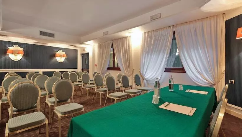 هتل Grande Albergo Roma