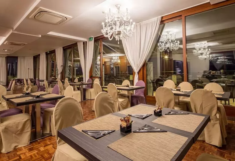 هتل Grande Albergo Roma