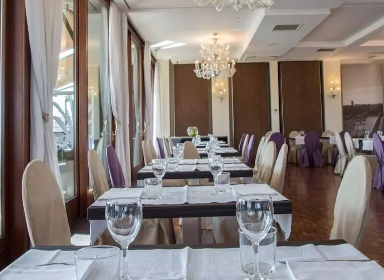 هتل Grande Albergo Roma