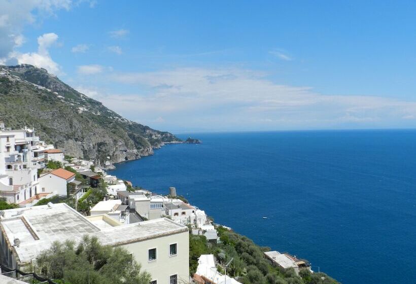 בית מלון כפרי Holiday