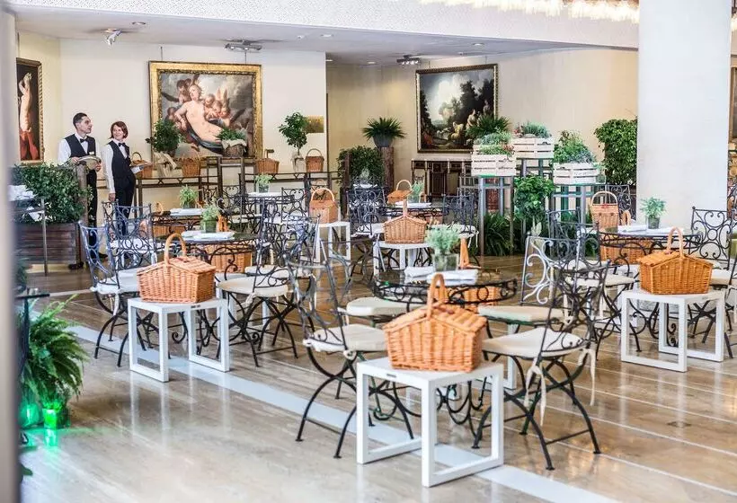 בית מלון כפרי Rome Cavalieri A Waldorf Astoria