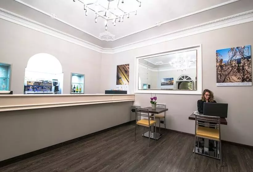 Green Class Hotel Astoria