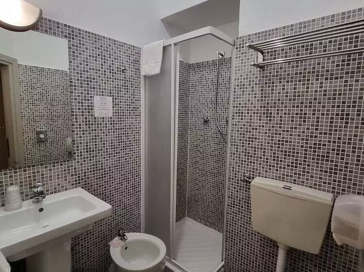 Green Class Hotel Astoria