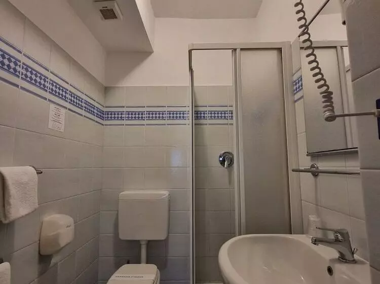 Green Class Hotel Astoria