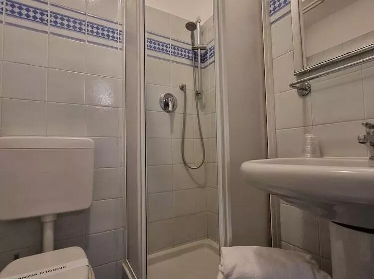 Green Class Hotel Astoria