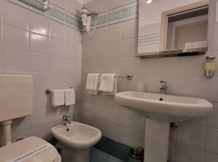 Green Class Hotel Astoria