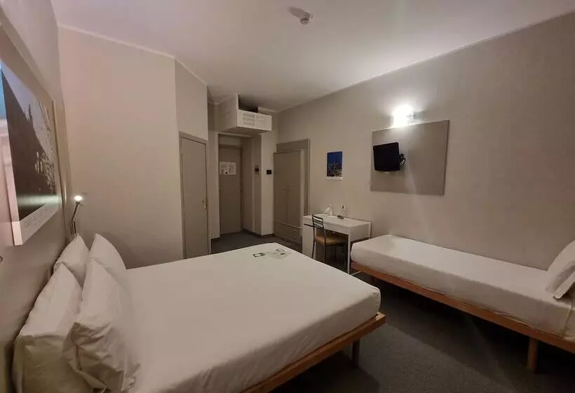 Green Class Hotel Astoria