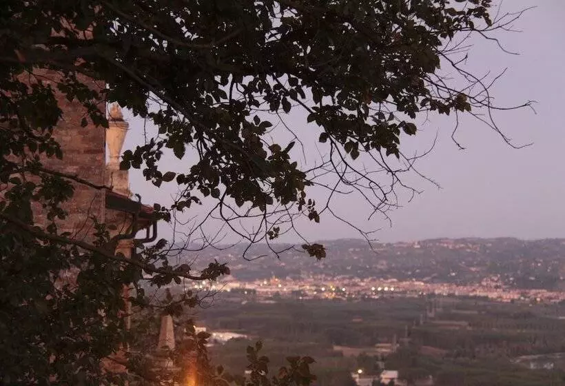 Отель Castello Di Santa Vittoria