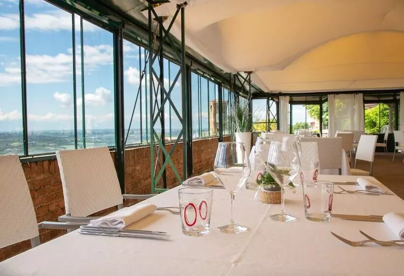 Отель Castello Di Santa Vittoria