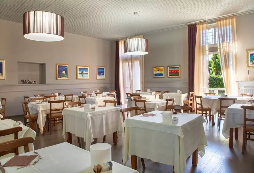 Отель Castello Di Santa Vittoria